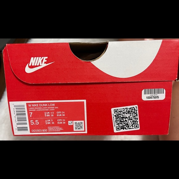 Nike Dunk Low - Picture 2 of 4